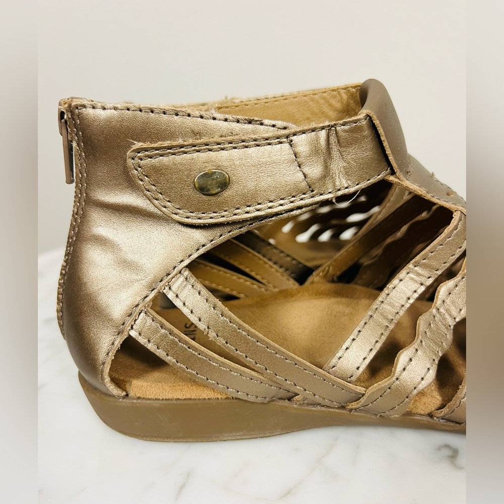 Earth Origins Bevvy Gladiator Sandals – 8M Gold - Picture 9 of 16